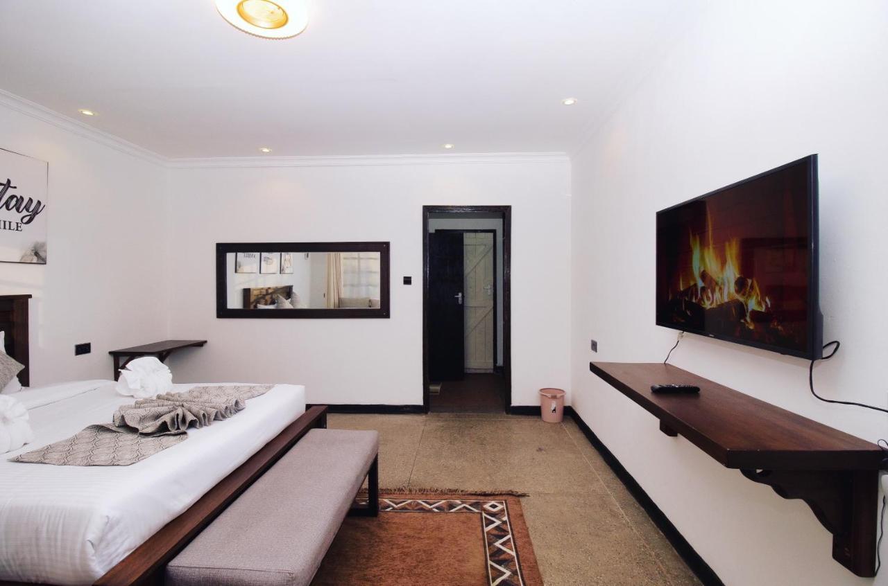 Arabel'S Place Riverside Villas Наньюкі Екстер'єр фото